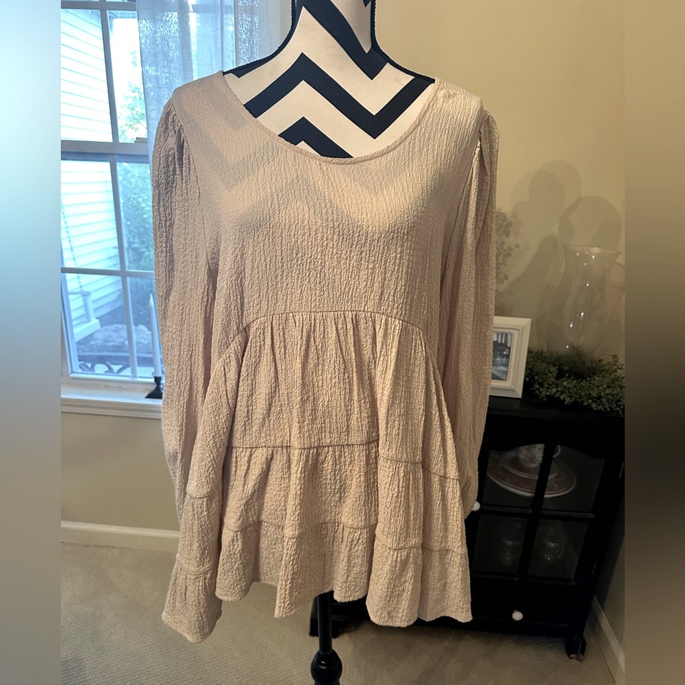 SALE!! Perfectly Priscilla tiered top, fits M-L